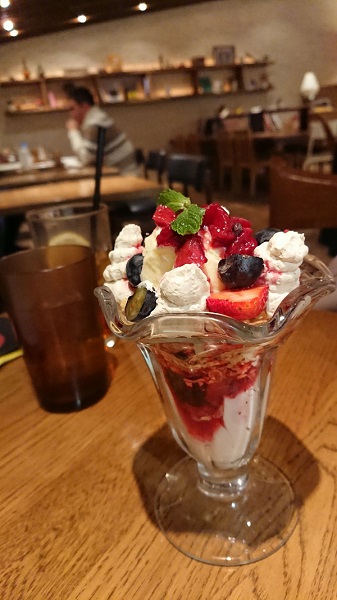 イチゴパフェの画像